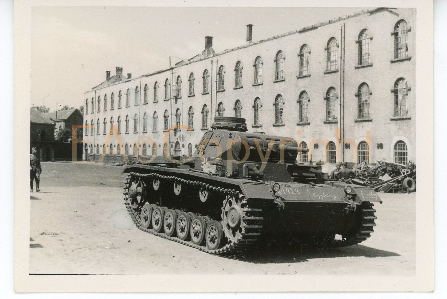 Pz.Kpfw. III Ausf.F 3.7cm (Fgst.Nr.61123) {001}{a}.jpg